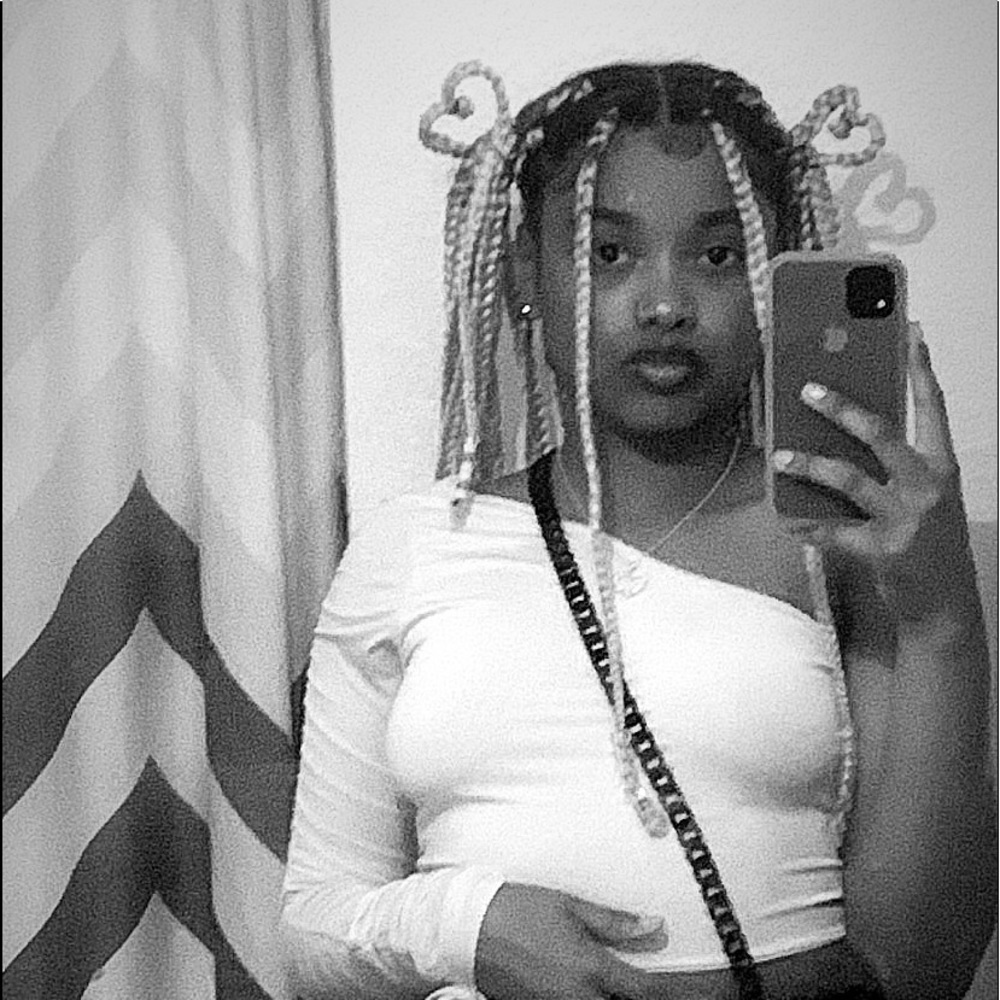 Meet your Posher, Ava